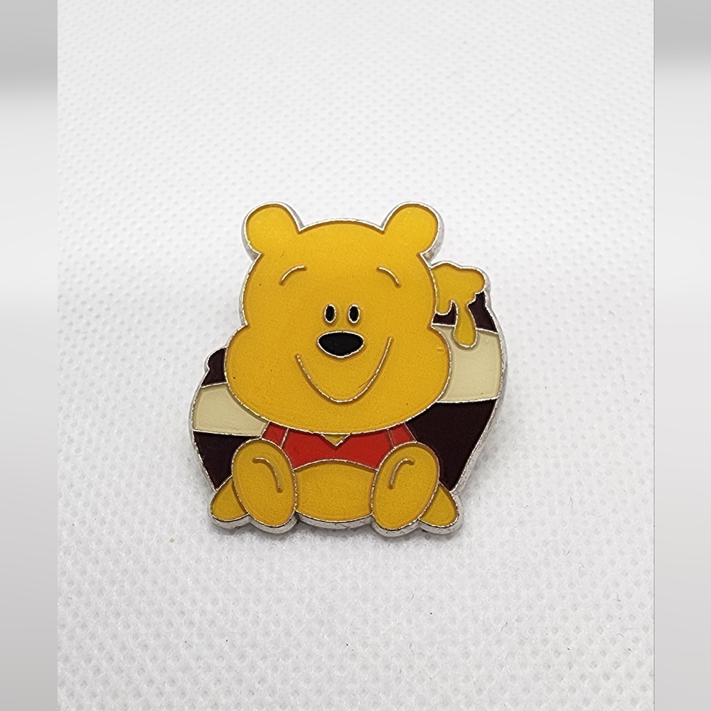🌺 5/$25 Winnie The Pooh Connected As One Family Series Trading Pin‎ Only 2022